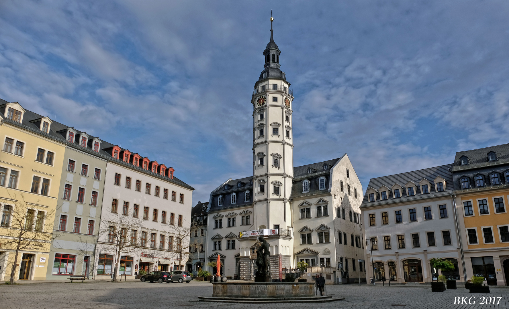 Historisches Rathaus Gera in einer Aprilwetterschauerpause 