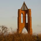 Historisches Seezeichen in Backsteingotik: das Große Kaap auf den alten Borkumer Dünen