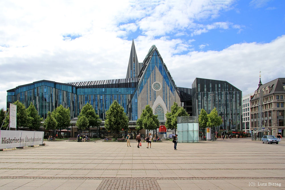 Historisches Überholmanöver - Universitätskirche Leipzig