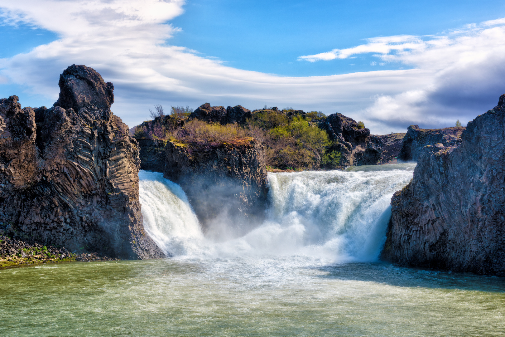 Hjalparfoss, Island