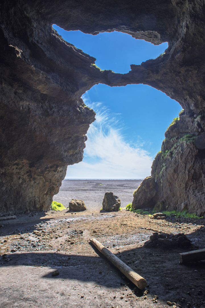 Hjörleifshöfði Cave