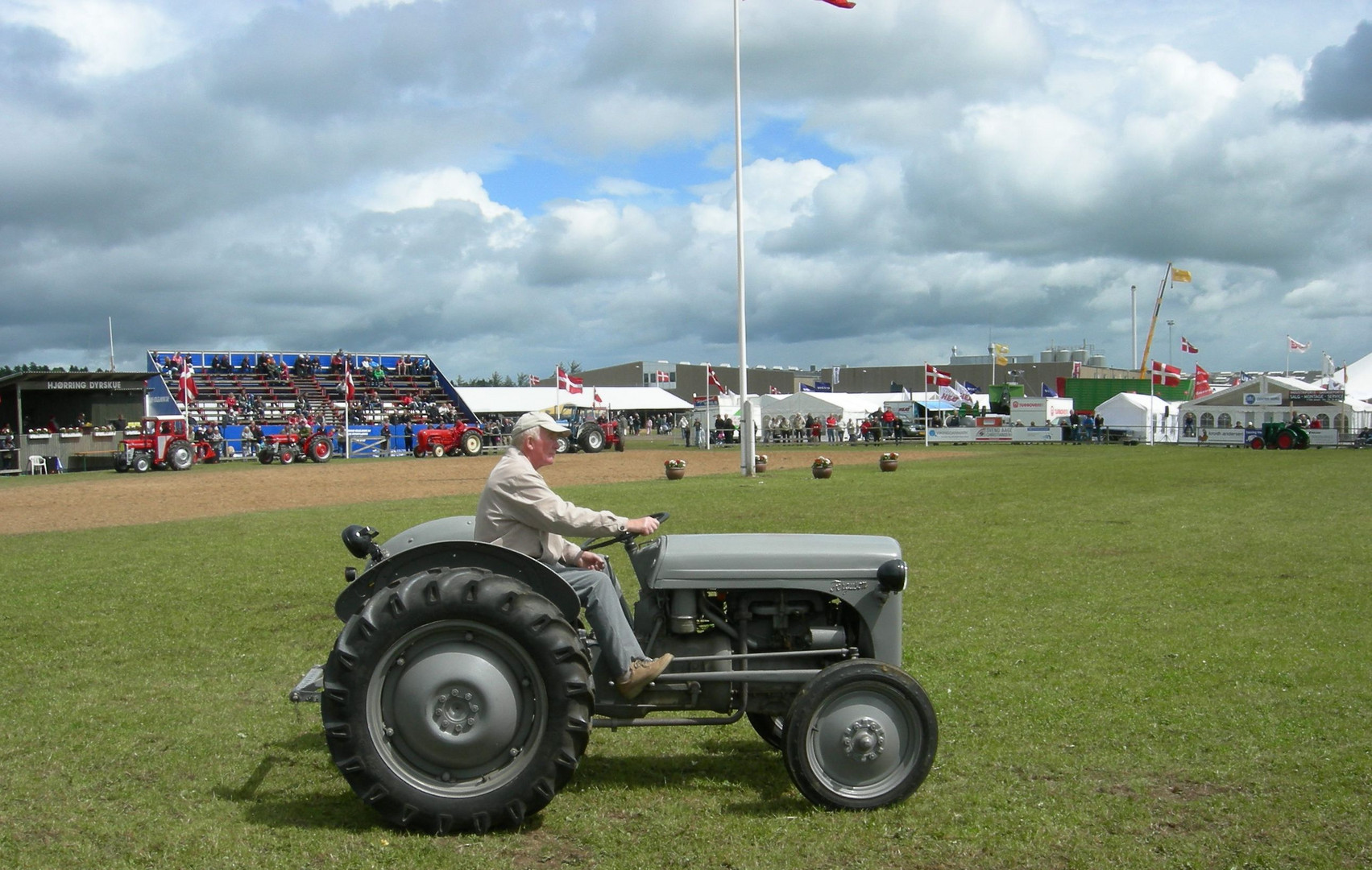 Hjørring/DK ; Landwirtschaftsausstellung,Oldtimershow-Ferguson TE20 -31 PS ;Bj.1954.