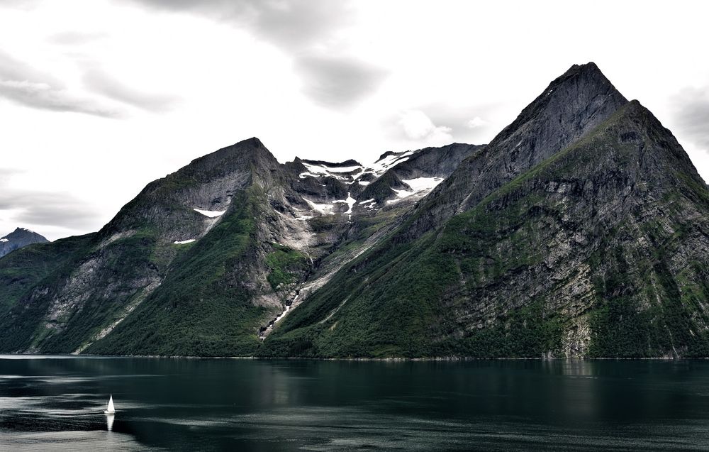 Hjørundfjord 