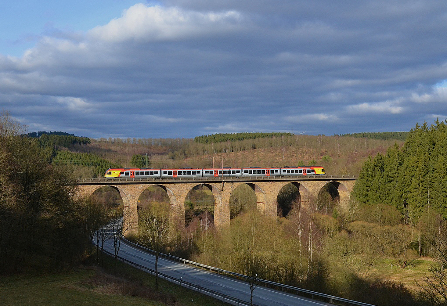 HLB-FLIRT mit Sonne und düsteren Wolken bei Rudersdorf