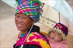 Hmong Frau mit Kind