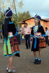 Hmong girls dancing at Tsa Hauv Toj festival