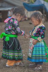 Hmong kids got the candies
