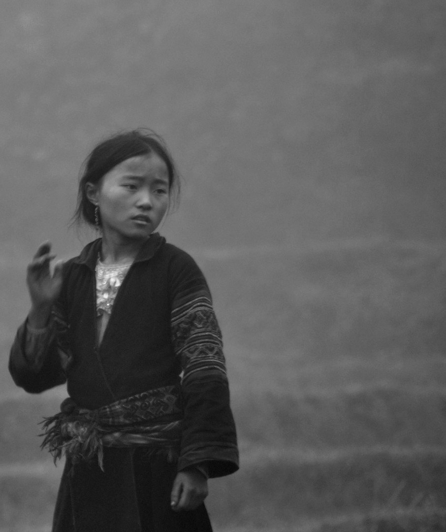 Hmong Mädchen im Nebel