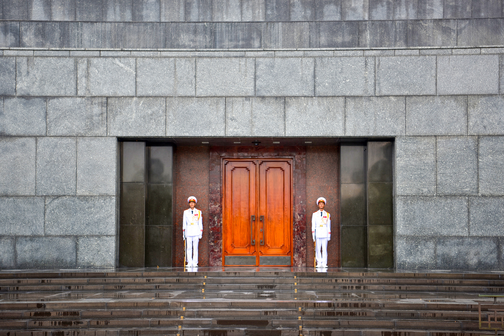 Ho Chi Minh-Mausoleum 02