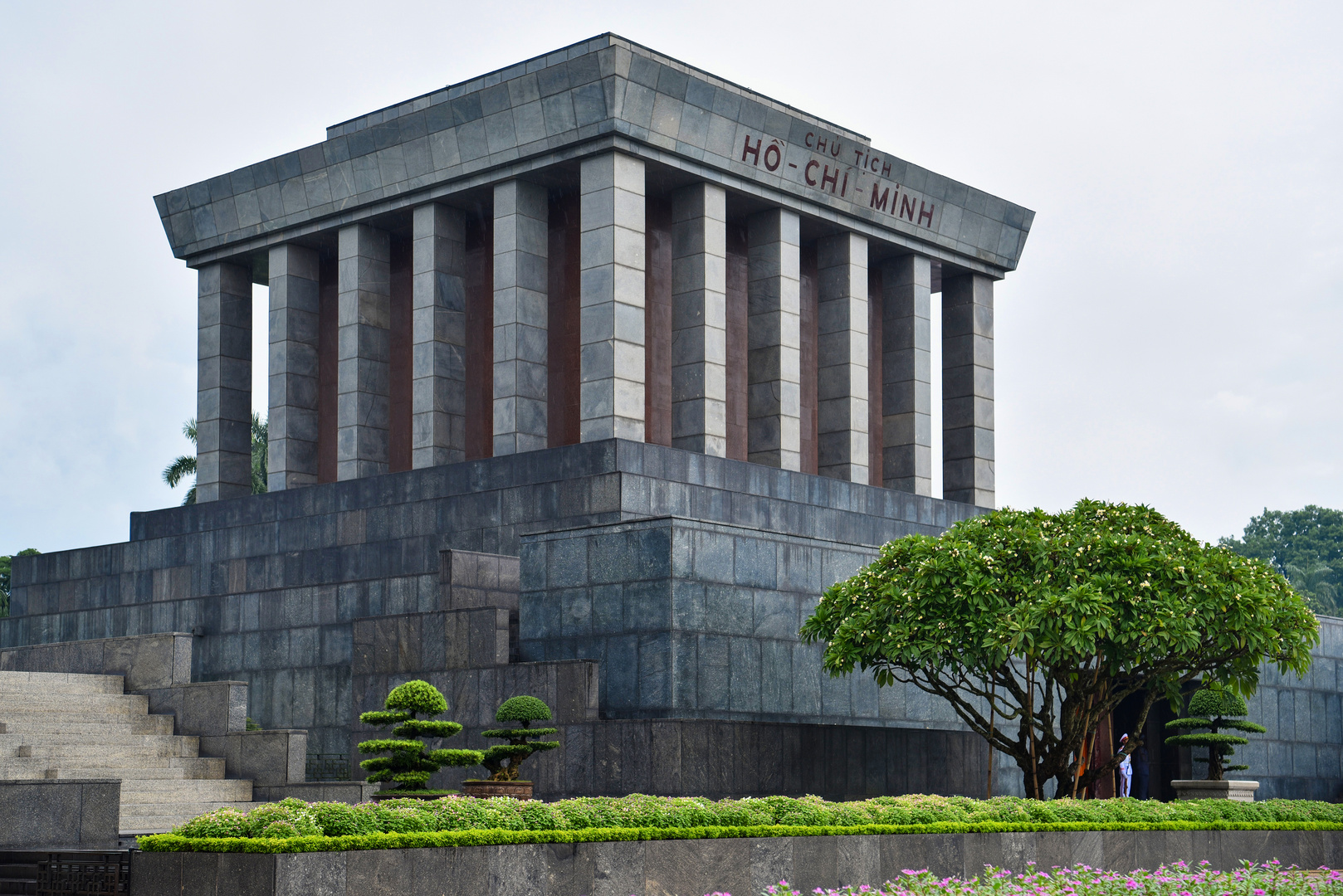 Ho Chi Minh-Mausoleum 04