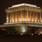 Ho Chi Minh Mausoleum bei Nacht