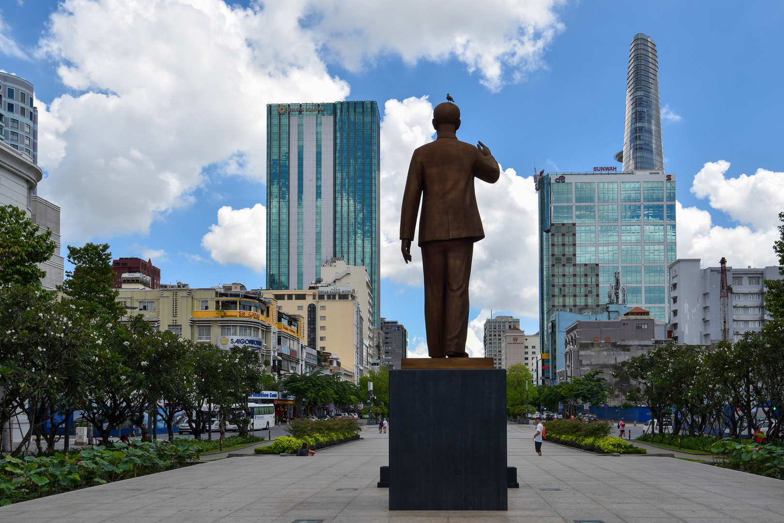 Ho Chi Minh-Statue 02