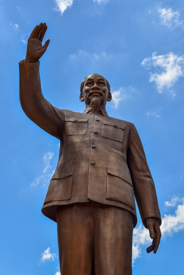 Ho Chi Minh-Statue 04