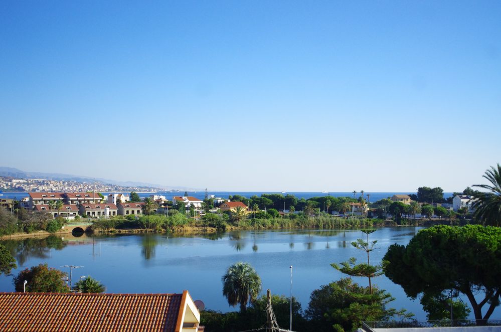 ... ho solo un obbiettivo manuale ... ma da questa terrazza si vede mare e lago...