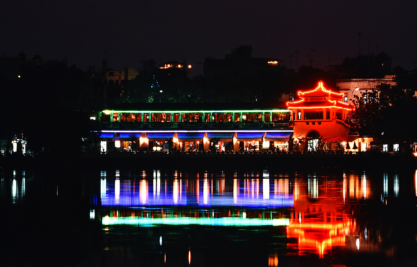 Hoan Kiem See 05