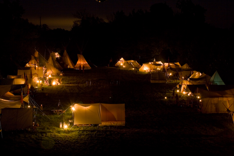 Hobbyistenlager bei Nacht