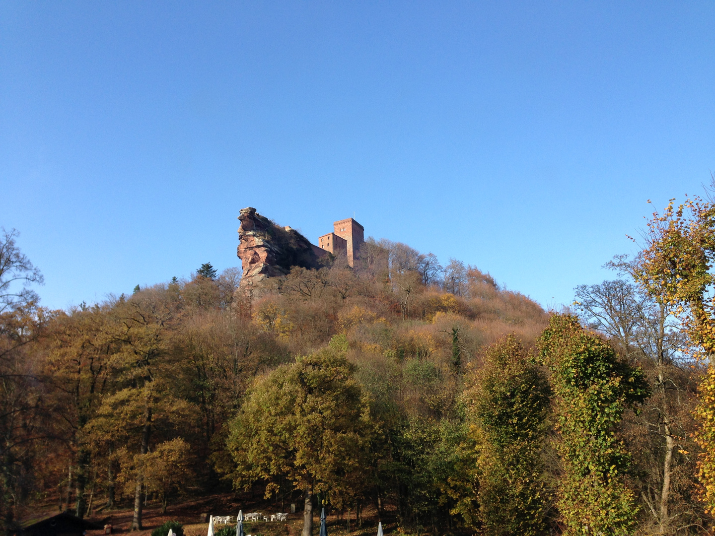 Hoch droben thront die Burg