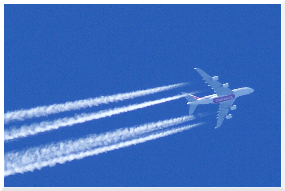 Hoch oben am Himmel-- A 380