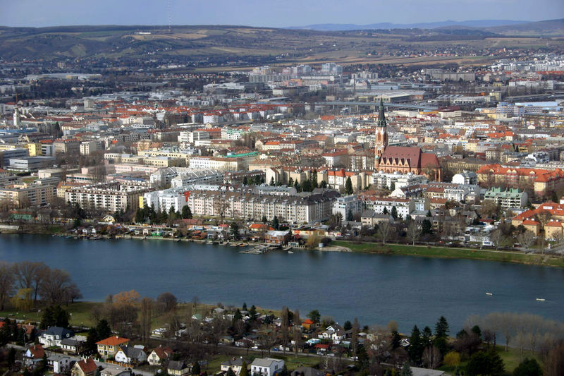 Hoch oben auf dem Donauturm (3)