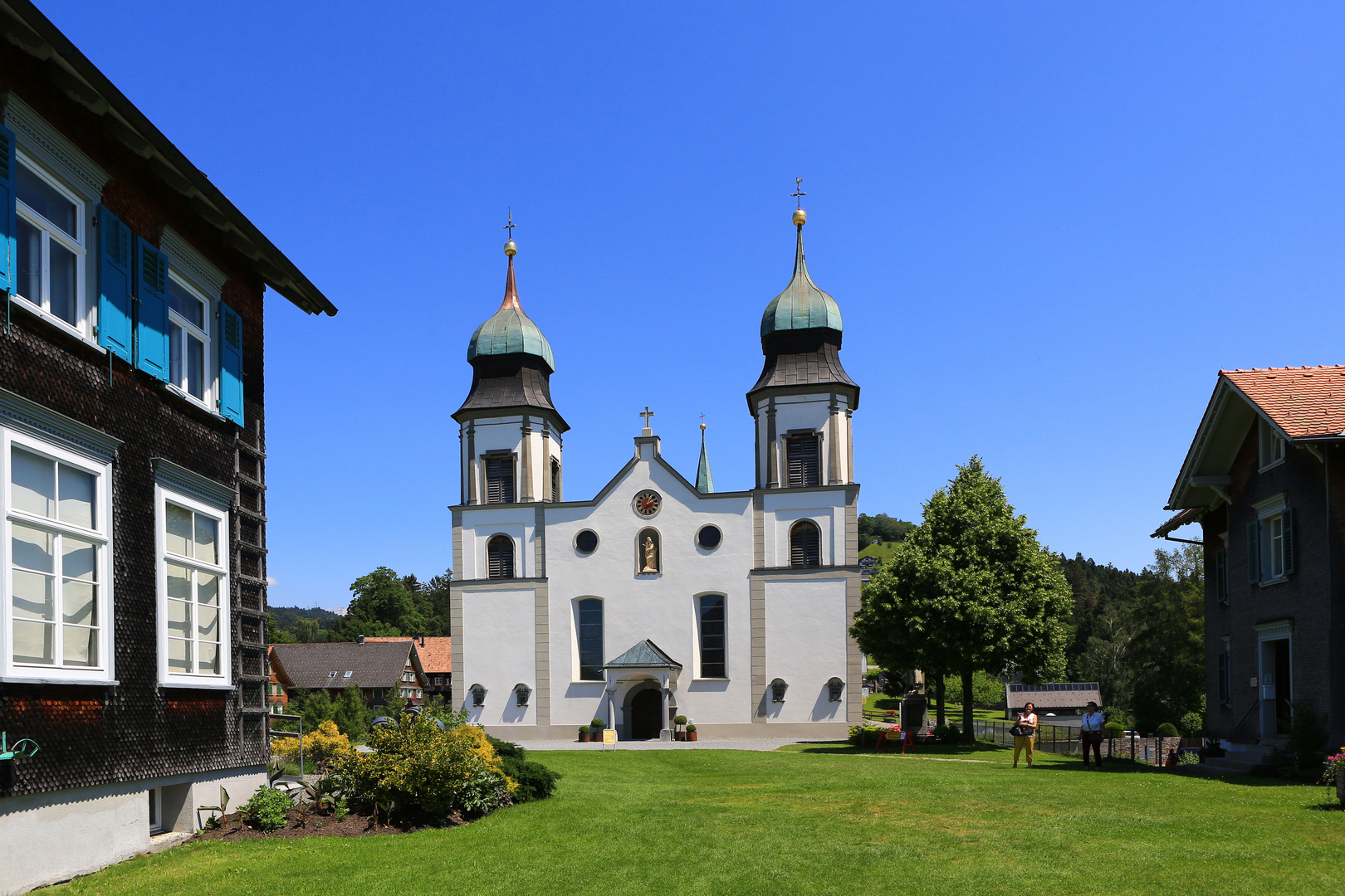 Hoch oben: Die Wallfahrtskirche Bildstein