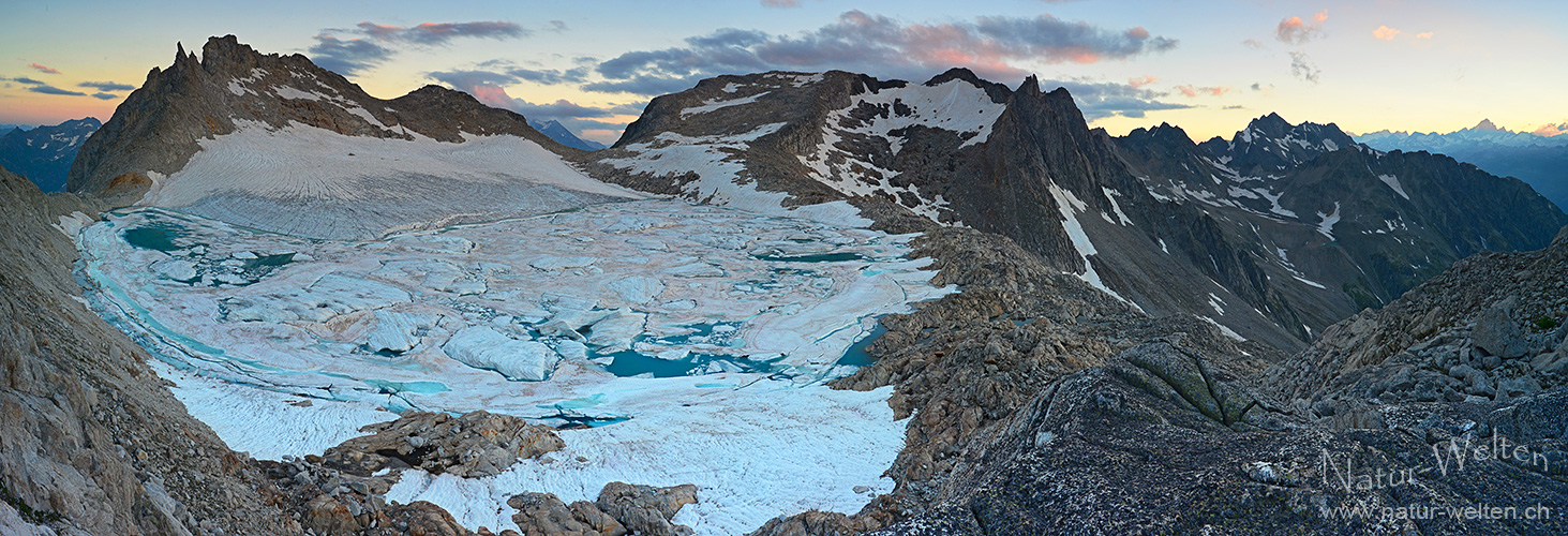 Hoch oben über dem Chüebodengletscher