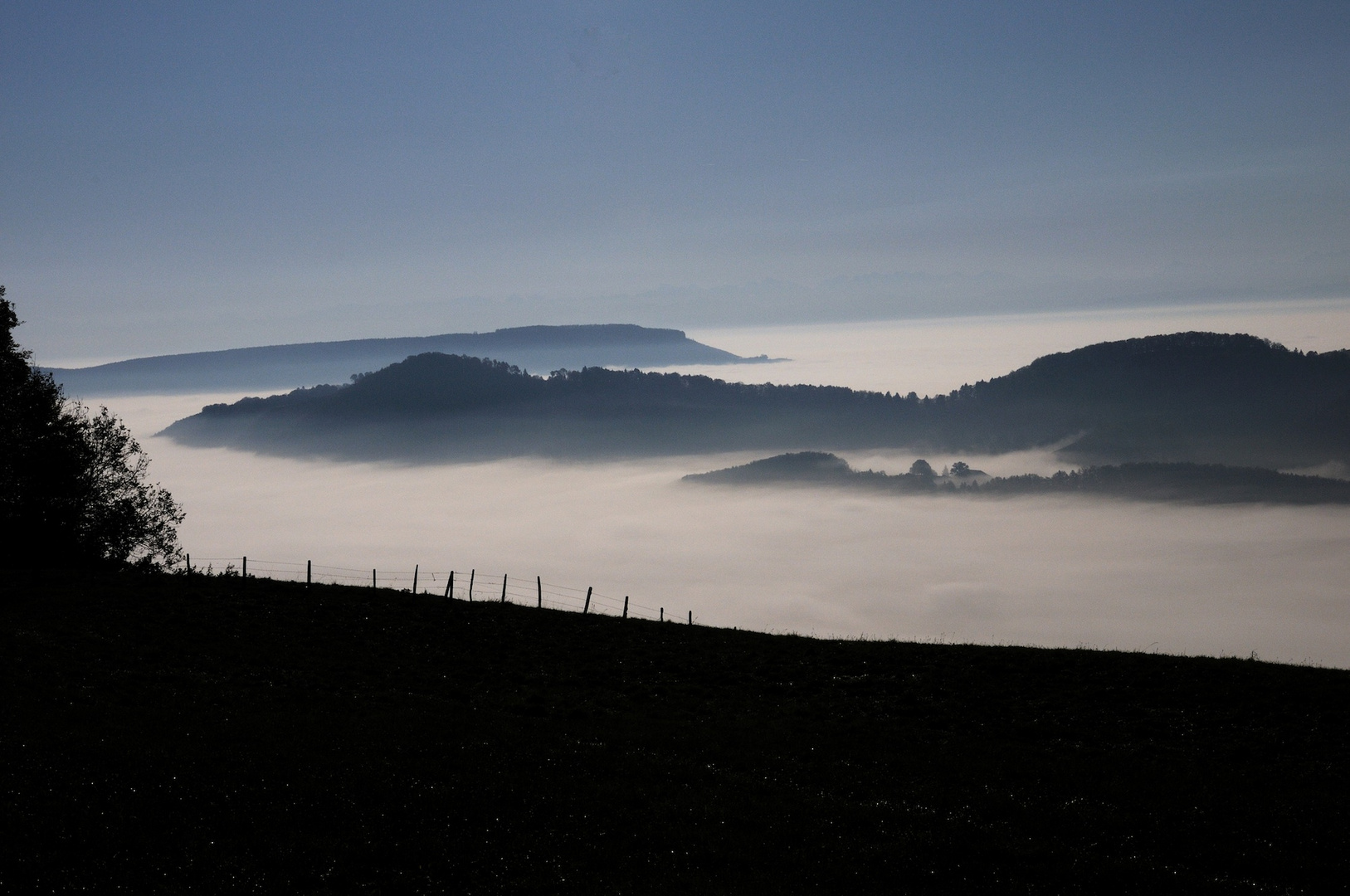 Hoch über dem Nebelmeer am Passwang; Blick Richtung Süd-Osten