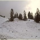 Hoch über dem Taubertal liegt Schnee ,