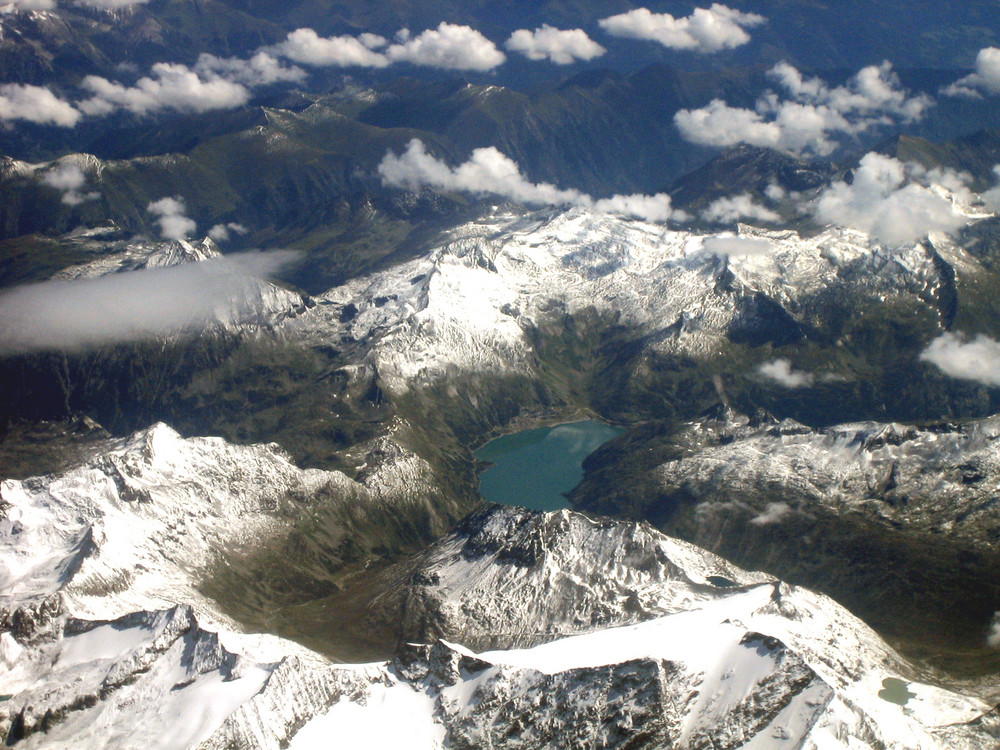 hoch über den Alpen im Sommer