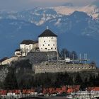 Hoch über den Dächern Kufsteins thront die gleichnamige mittelalterliche Festung