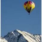 Hoch über den Gipfeln der Alpen.