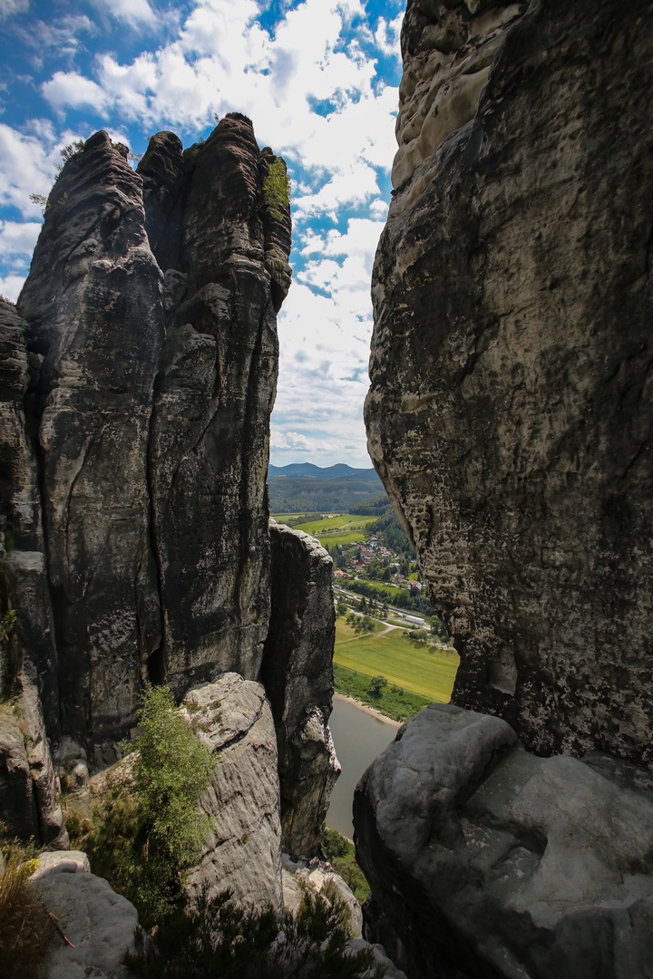 Hoch über der Elbe