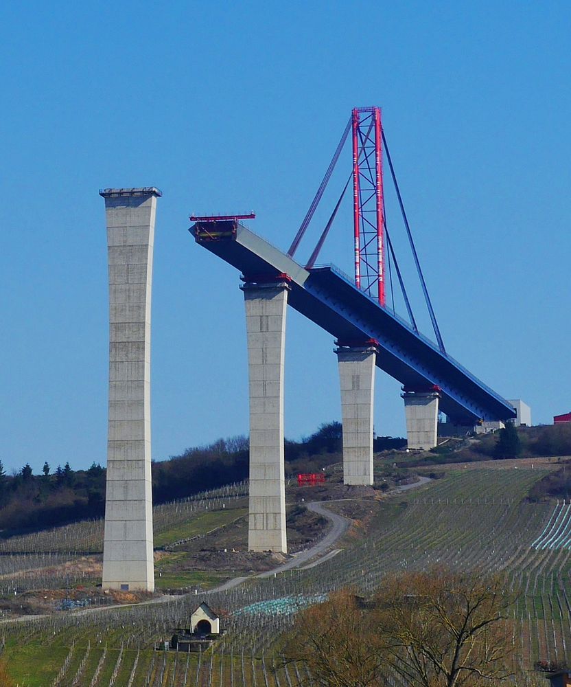 - hoch über die Mosel ...