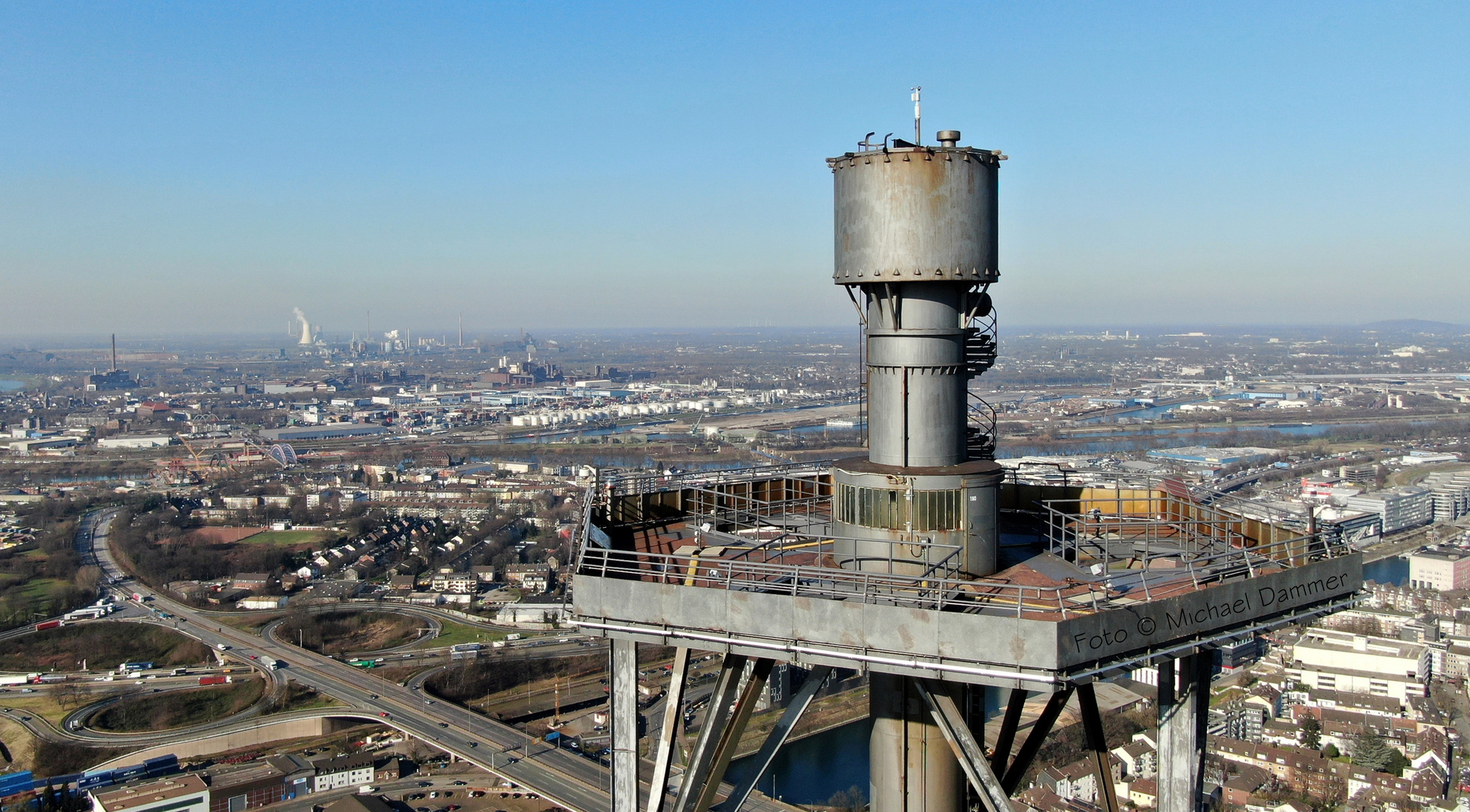 Hoch über Duisburg