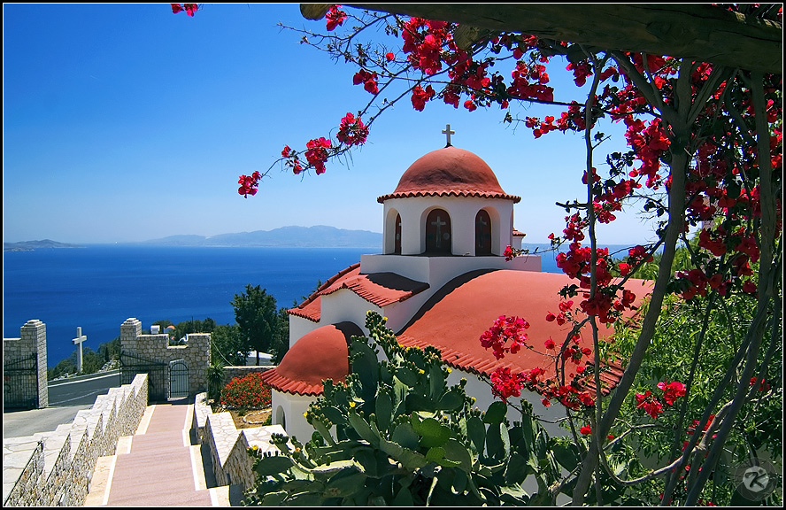 < Hoch über Kalymnos >