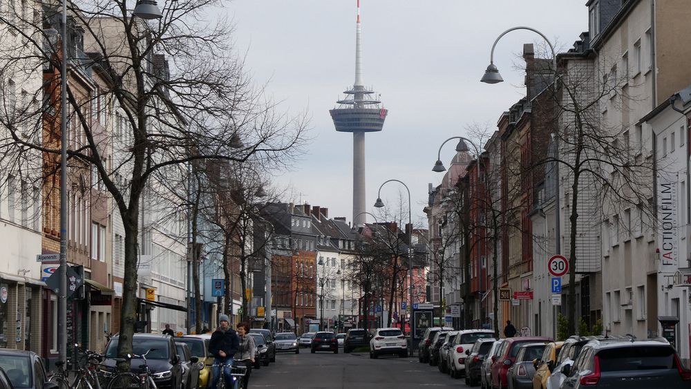 Hoch über Köln-Ehrenfeld ...