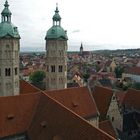 hoch und niedrig - die Stadt, nicht so groß, der Turm grüßt seinen Nachbarn