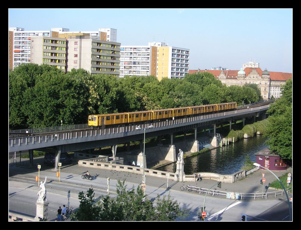 Hochbahn im Stadtbild