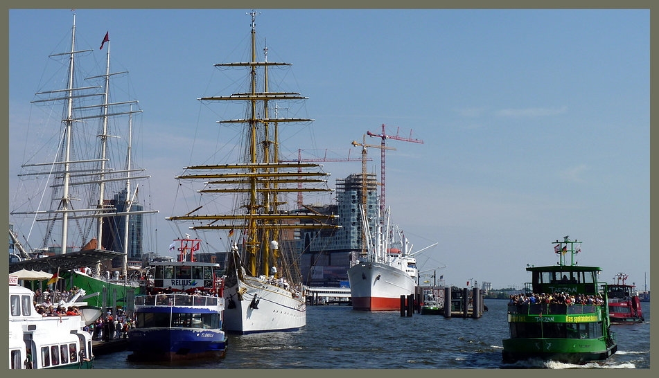 Hochbetrieb am Hamburger Hafen