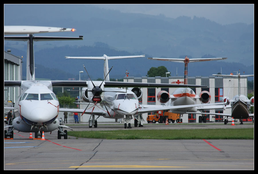 Hochbetrieb auf dem Flughafen Bern-Belp