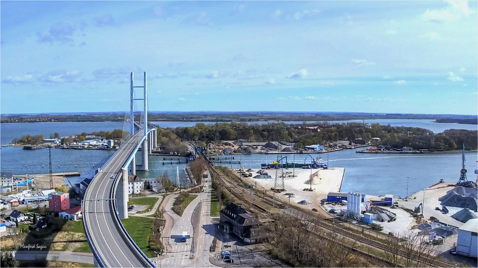 Hochbrücke über den Ziegelgraben auf den Dänholm...