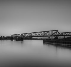 Hochfelder-Eisenbahnbrücke