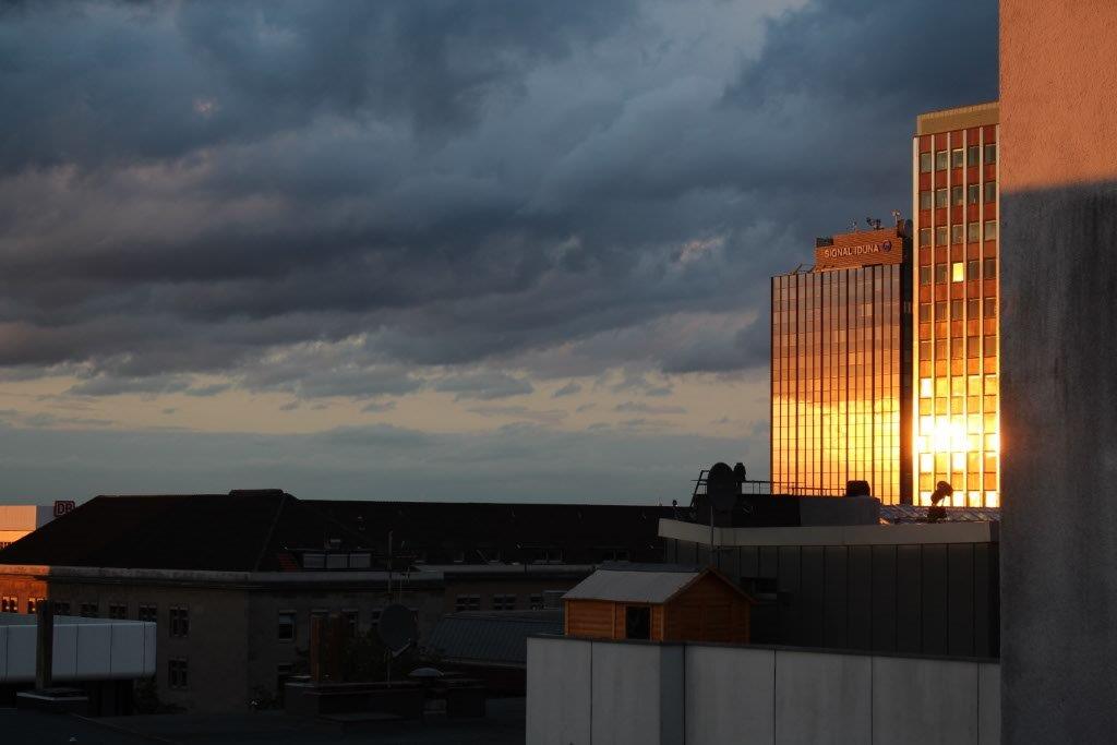 Hochhäuser in Dortmund im Abendlicht