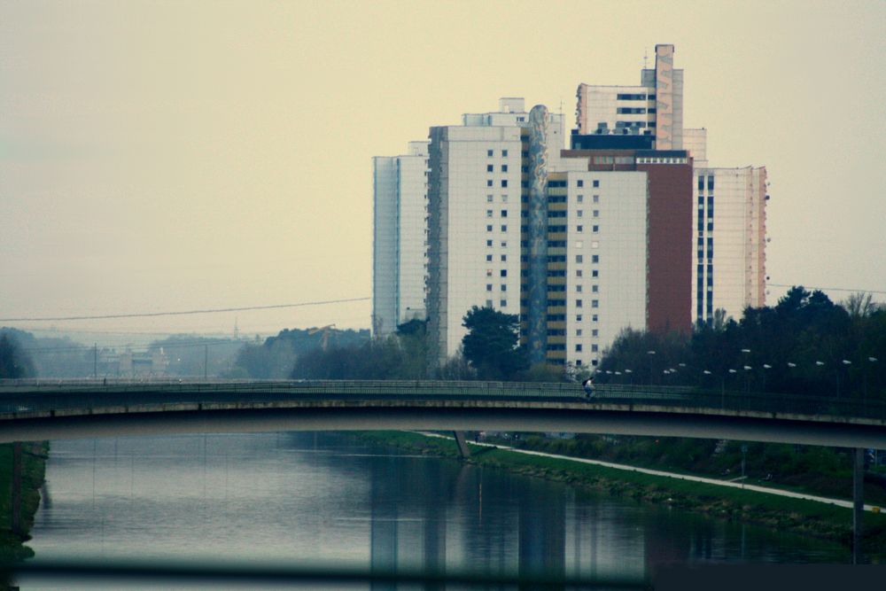 hochhaus am kanal by jo-montblanc 