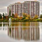 Hochhaus am Teich