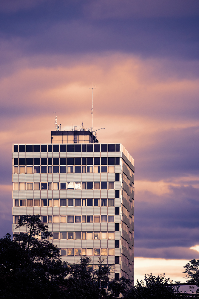 Hochhaus-im-Abendlicht_color-7426_web