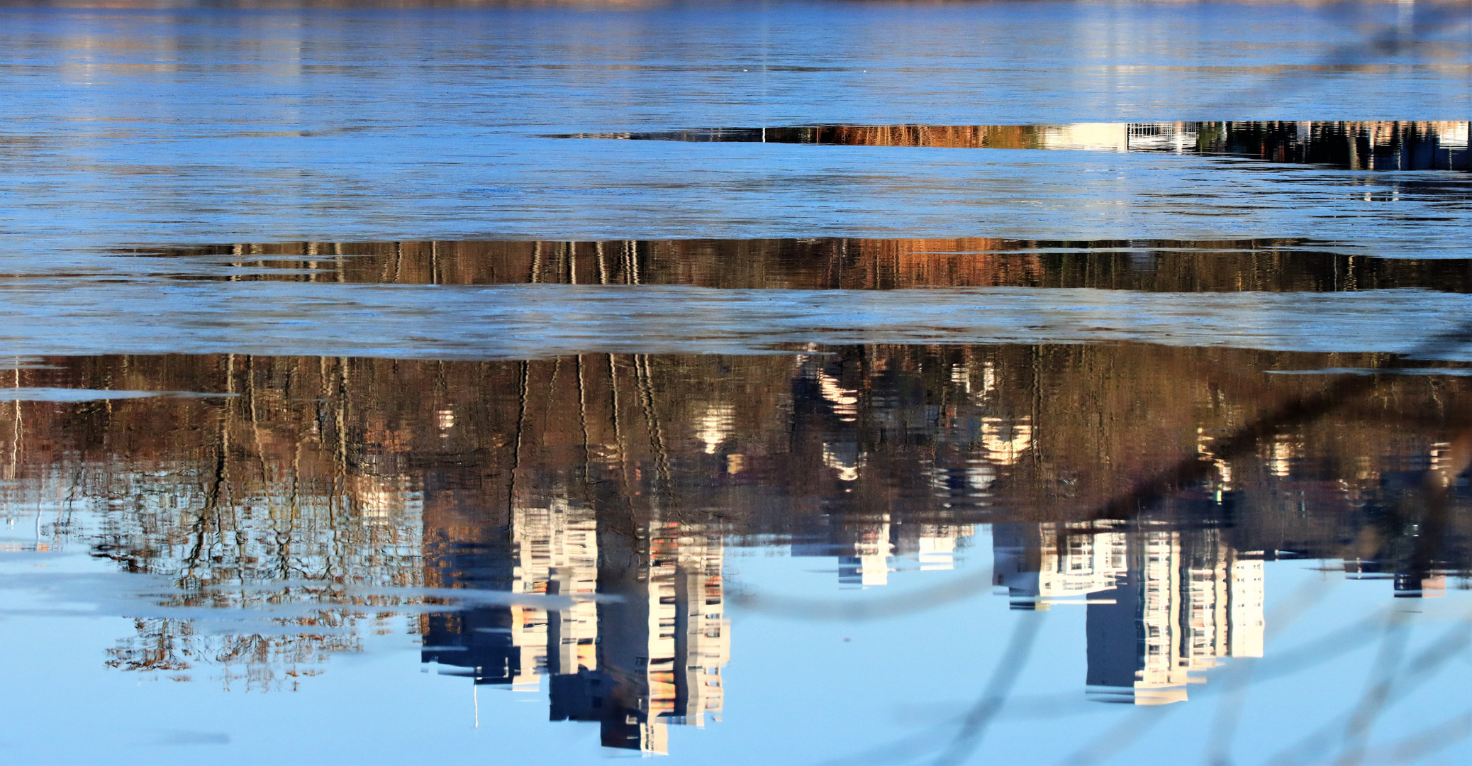 Hochhaus im See