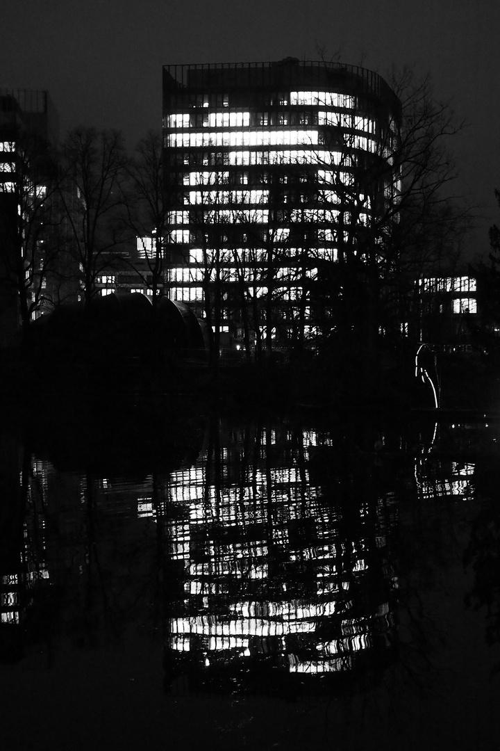 Hochhaus im See