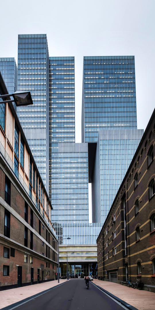 Hochhaus mit Durchblick