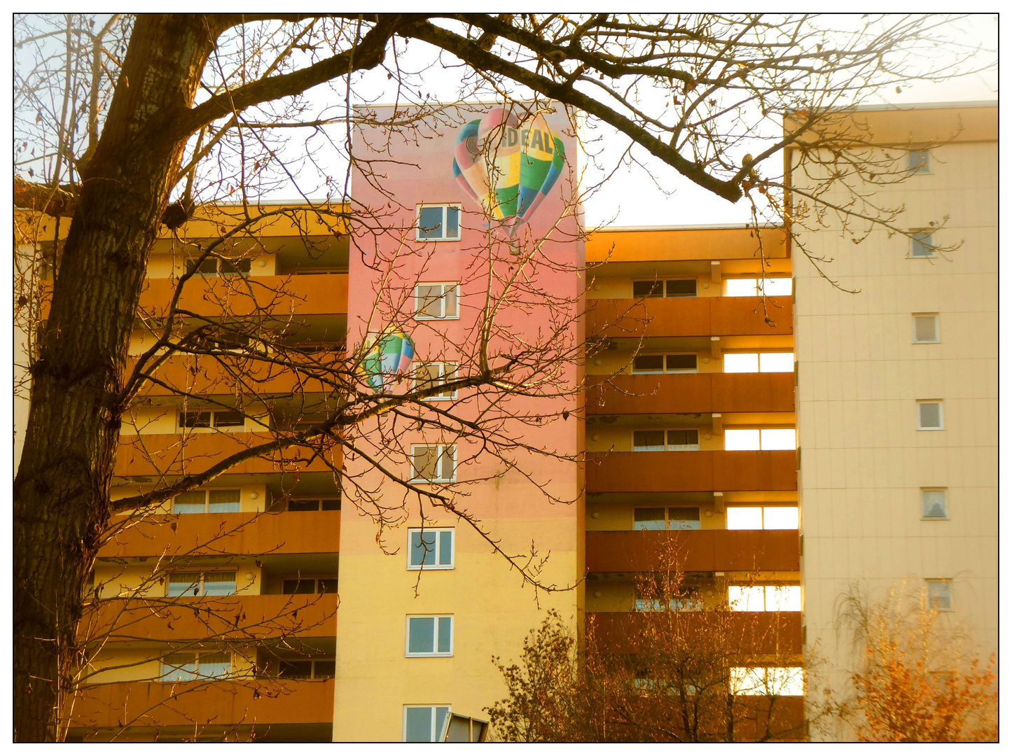 Hochhaus mit Durchblick