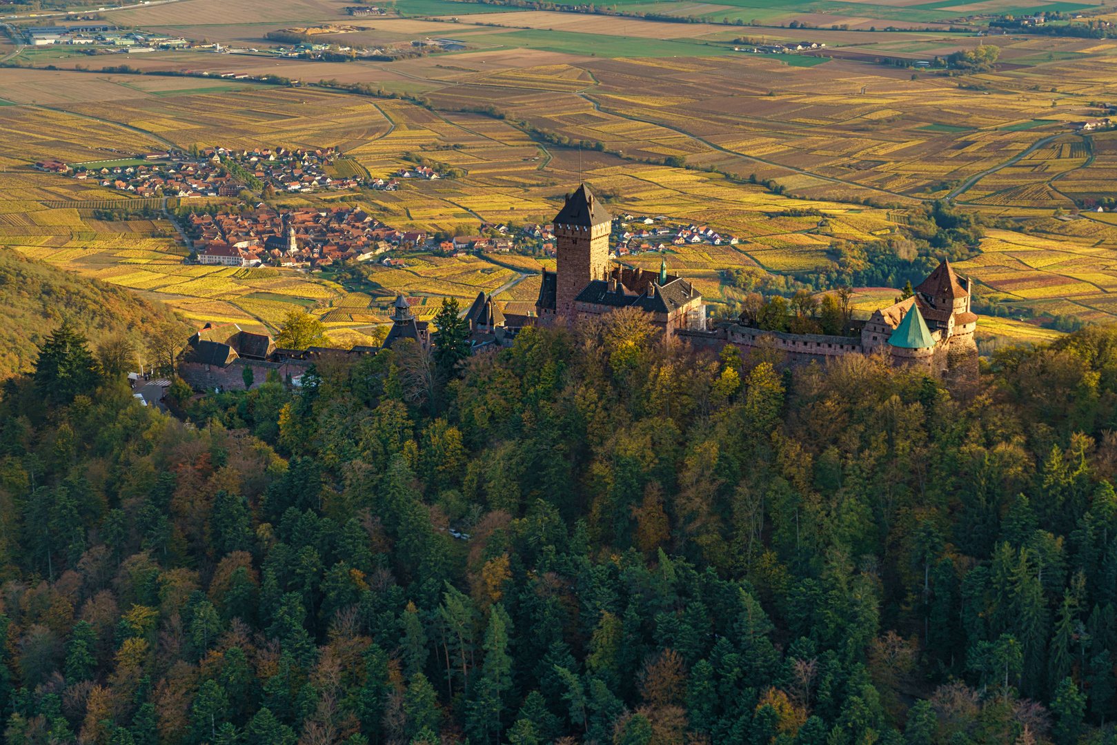 Hochkönigsburg Im Goldenen Herbst 